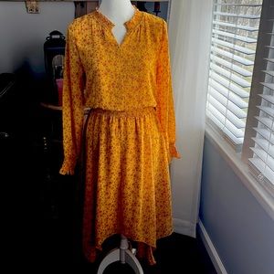 Beautiful yellow flowy cinched waist floral dress
